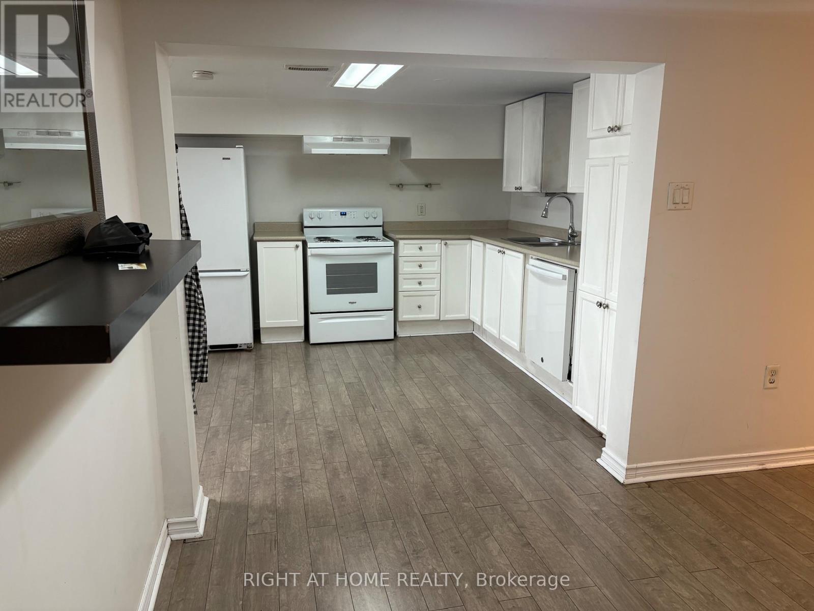 124 Avondale Boulevard, Brampton, Ontario  L6T 1H7 - Photo 8 - W12593710