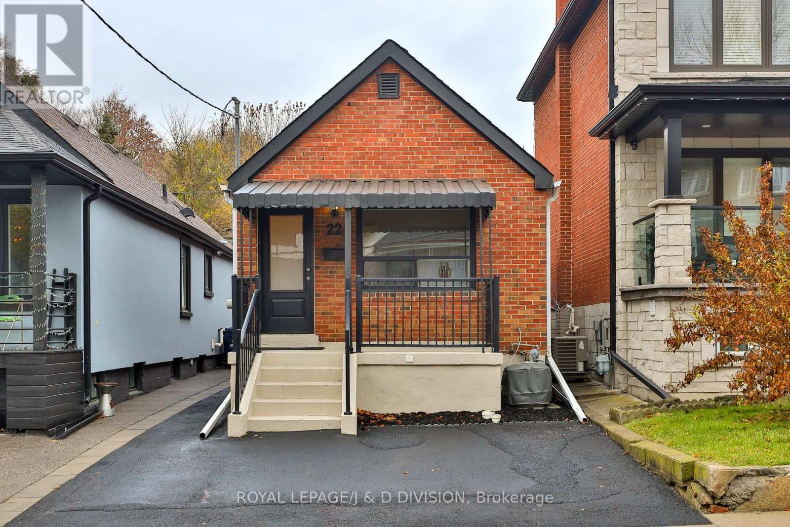 22 HOLMESDALE ROAD, Toronto, Ontario