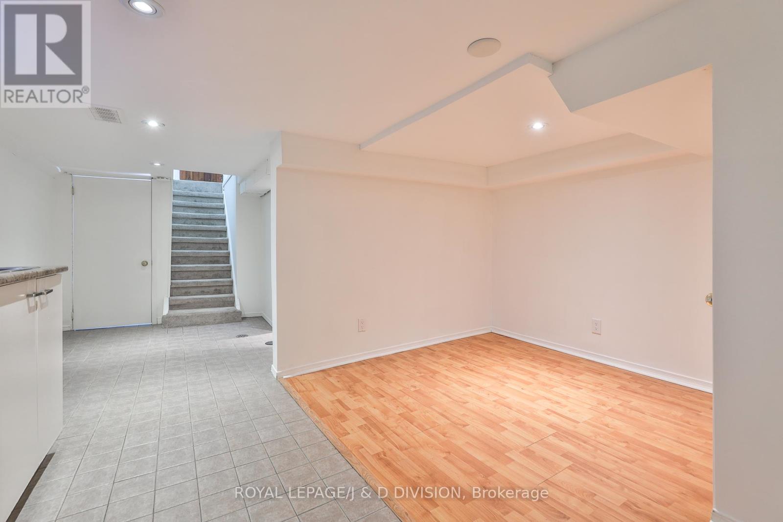 22 Holmesdale Road, Toronto, Ontario  M6E 1Y1 - Photo 16 - W12593722