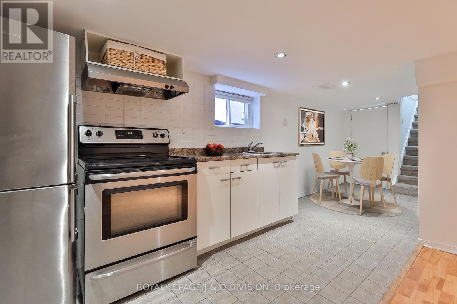 22 Holmesdale Road, Toronto, Ontario  M6E 1Y1 - Photo 17 - W12593722