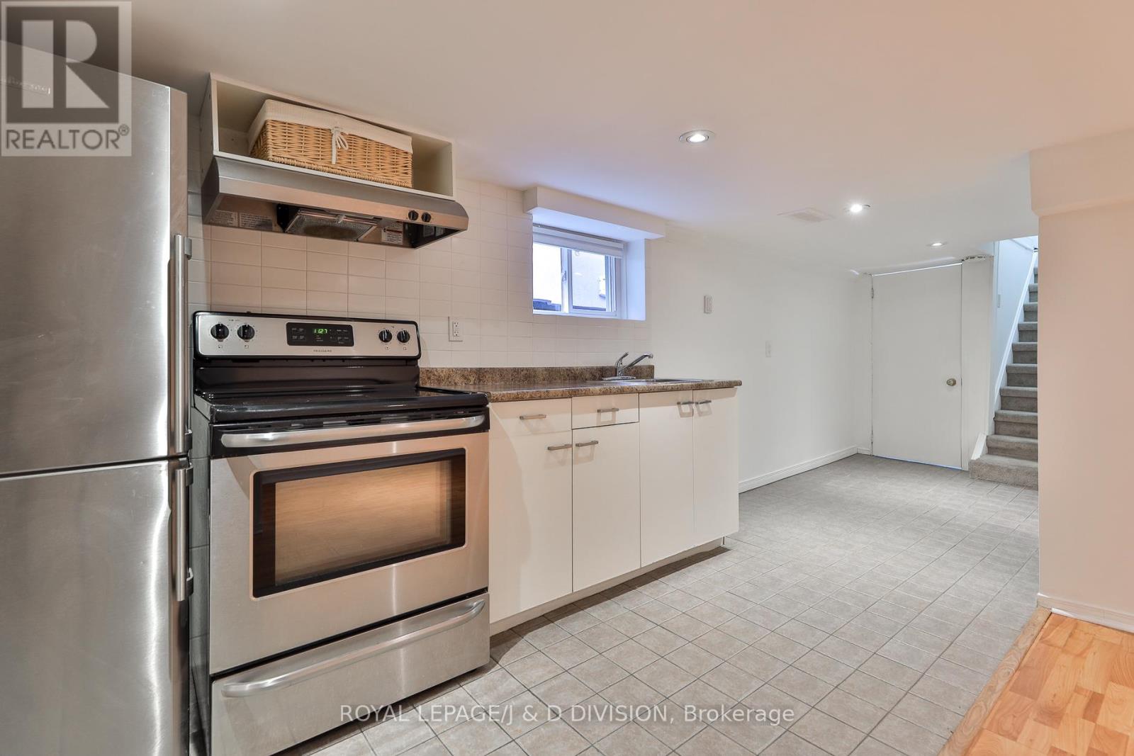 22 Holmesdale Road, Toronto, Ontario  M6E 1Y1 - Photo 18 - W12593722