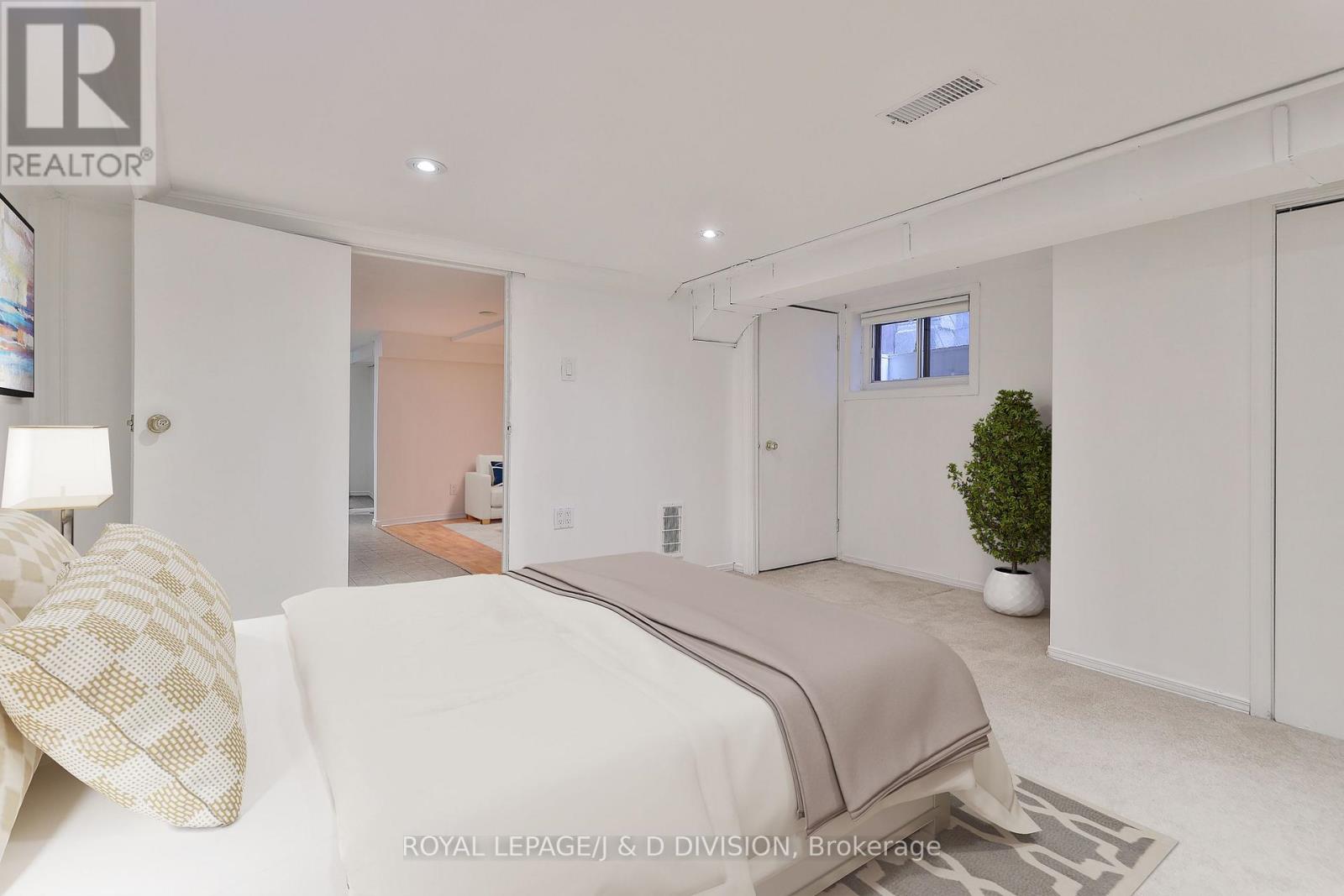 22 Holmesdale Road, Toronto, Ontario  M6E 1Y1 - Photo 21 - W12593722