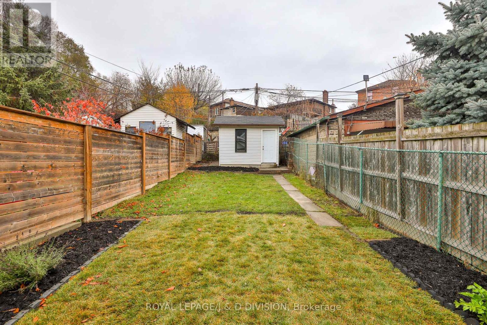 22 Holmesdale Road, Toronto, Ontario  M6E 1Y1 - Photo 25 - W12593722