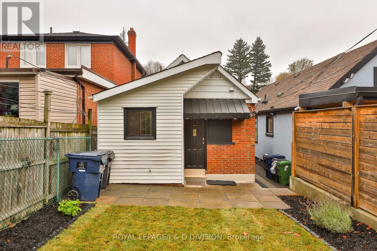 22 Holmesdale Road, Toronto, Ontario  M6E 1Y1 - Photo 27 - W12593722