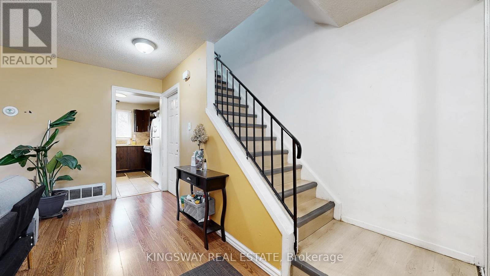 111 - 105 Hansen Road N, Brampton, Ontario  L6V 3C9 - Photo 10 - W12593784