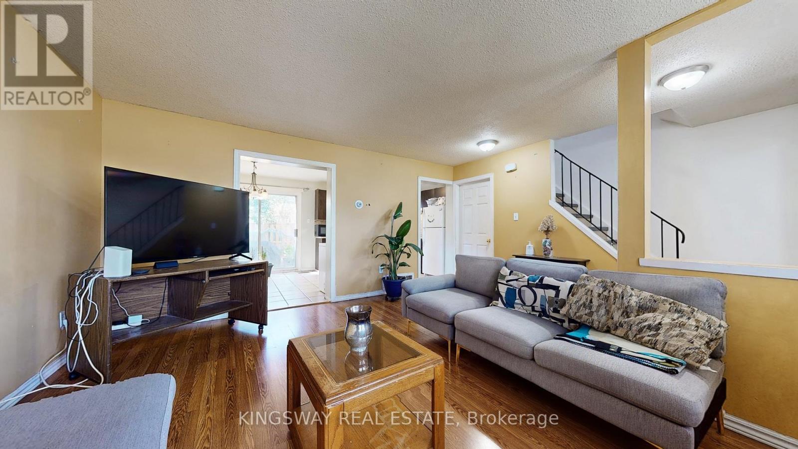 111 - 105 Hansen Road N, Brampton, Ontario  L6V 3C9 - Photo 4 - W12593784