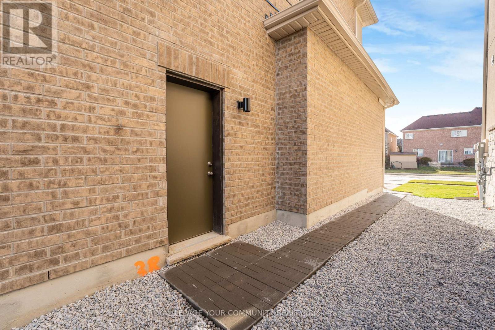 46 Altamira Road, Brampton, Ontario  L6P 4S5 - Photo 3 - W12593832