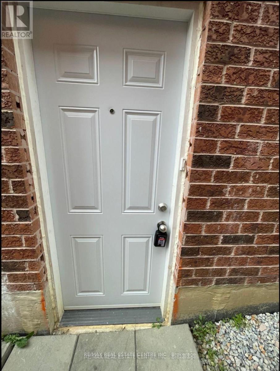 3727 Althorpe Circle, Mississauga, Ontario  L5N 7G5 - Photo 4 - W12593872