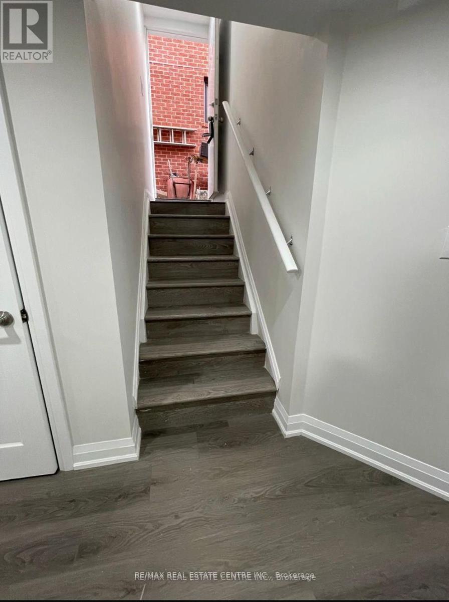 3727 Althorpe Circle, Mississauga, Ontario  L5N 7G5 - Photo 5 - W12593872