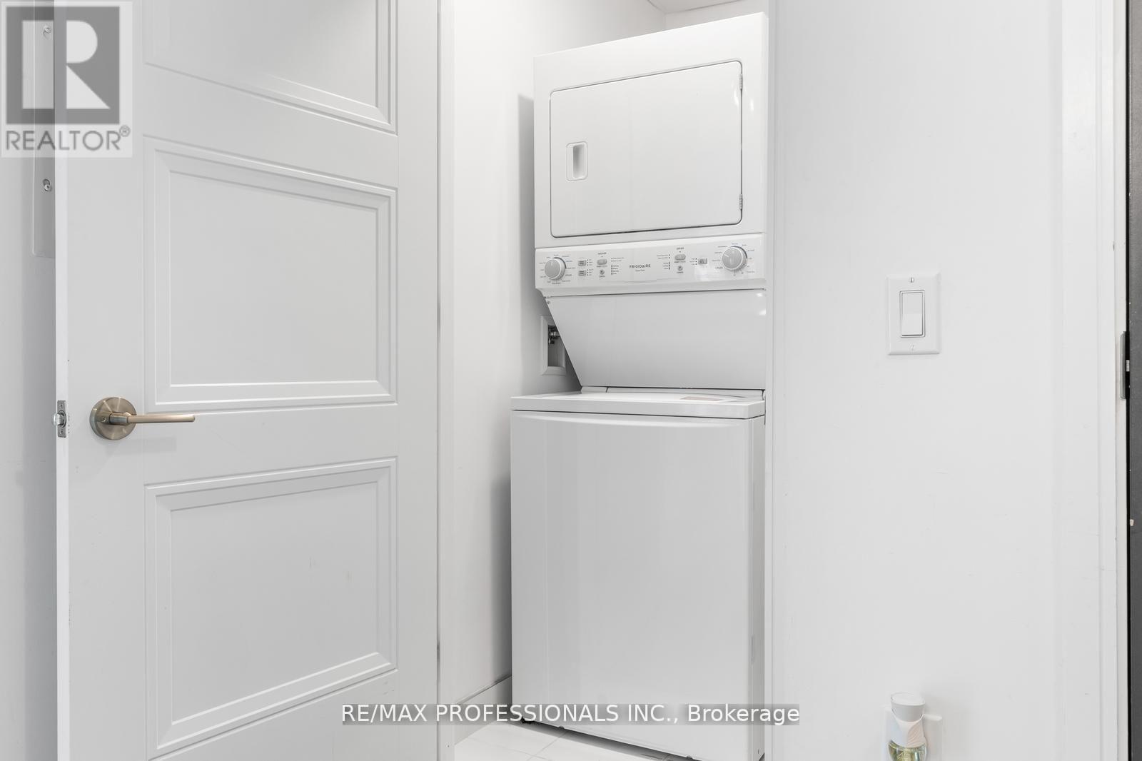 213 - 25 Neighbourhood Lane, Toronto, Ontario  M9Y 0C4 - Photo 17 - W12593892