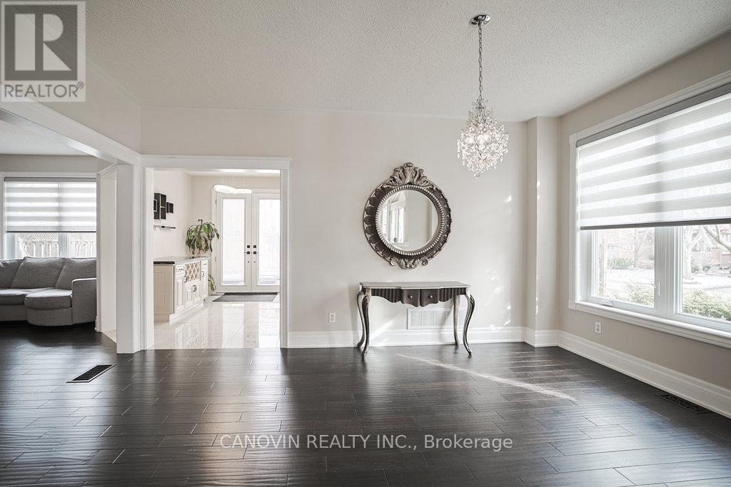 2353 Woodcrest Drive N, Oakville, Ontario  L6M 4S2 - Photo 13 - W12593896