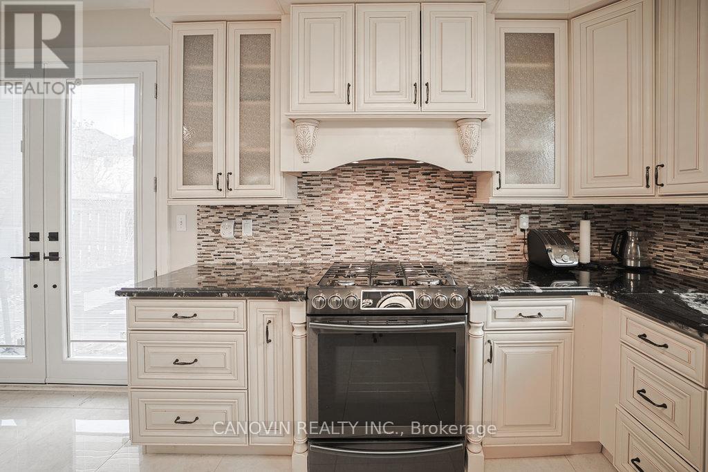 2353 Woodcrest Drive N, Oakville, Ontario  L6M 4S2 - Photo 17 - W12593896