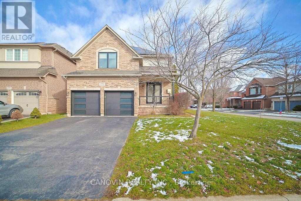 2353 Woodcrest Drive N, Oakville, Ontario  L6M 4S2 - Photo 2 - W12593896