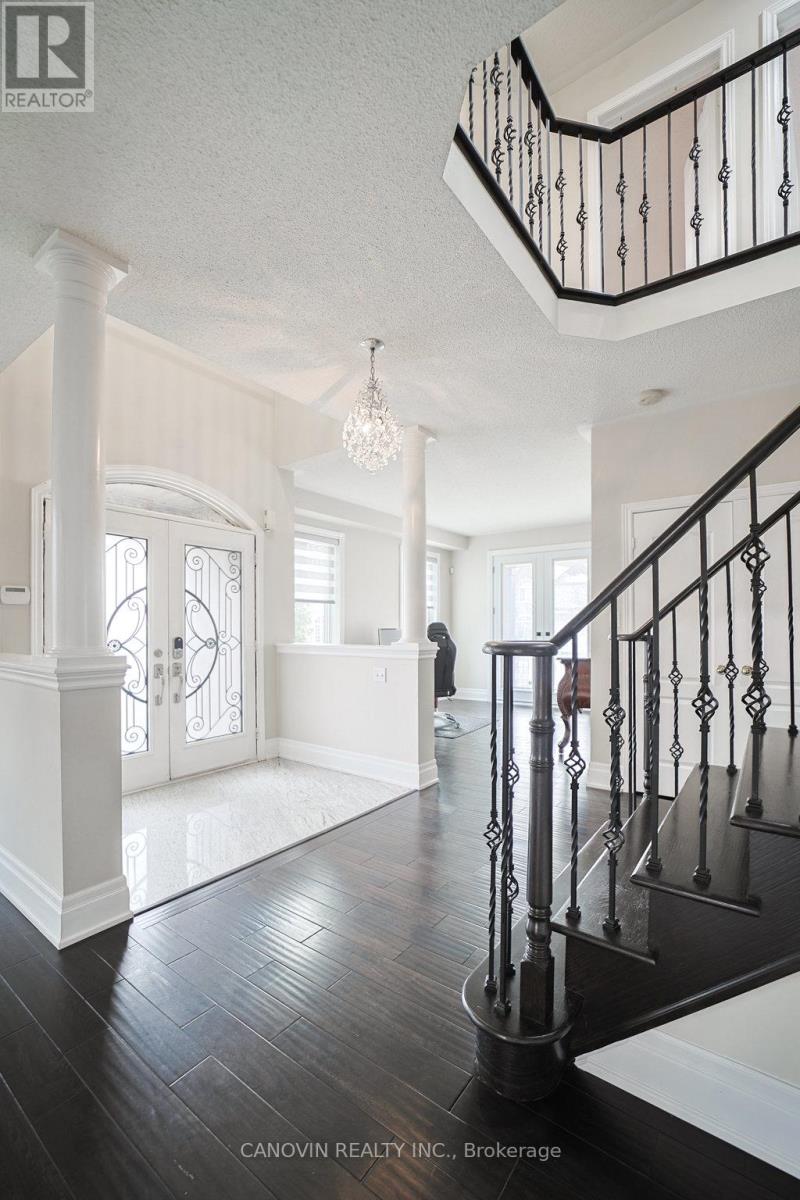 2353 Woodcrest Drive N, Oakville, Ontario  L6M 4S2 - Photo 5 - W12593896