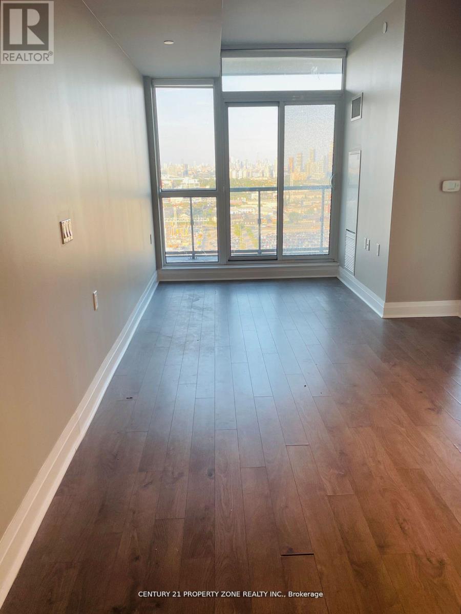 2005 - 17 Zorra Street, Toronto, Ontario  M8Z 4Z6 - Photo 4 - W12593922