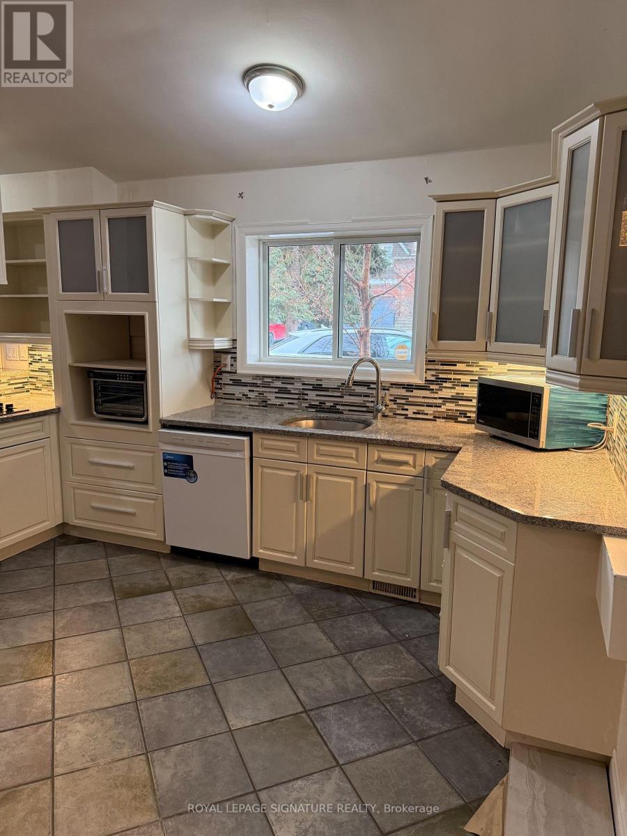 Upper - 25 Joseph Street, Mississauga, Ontario  L5M 1N8 - Photo 2 - W12593938