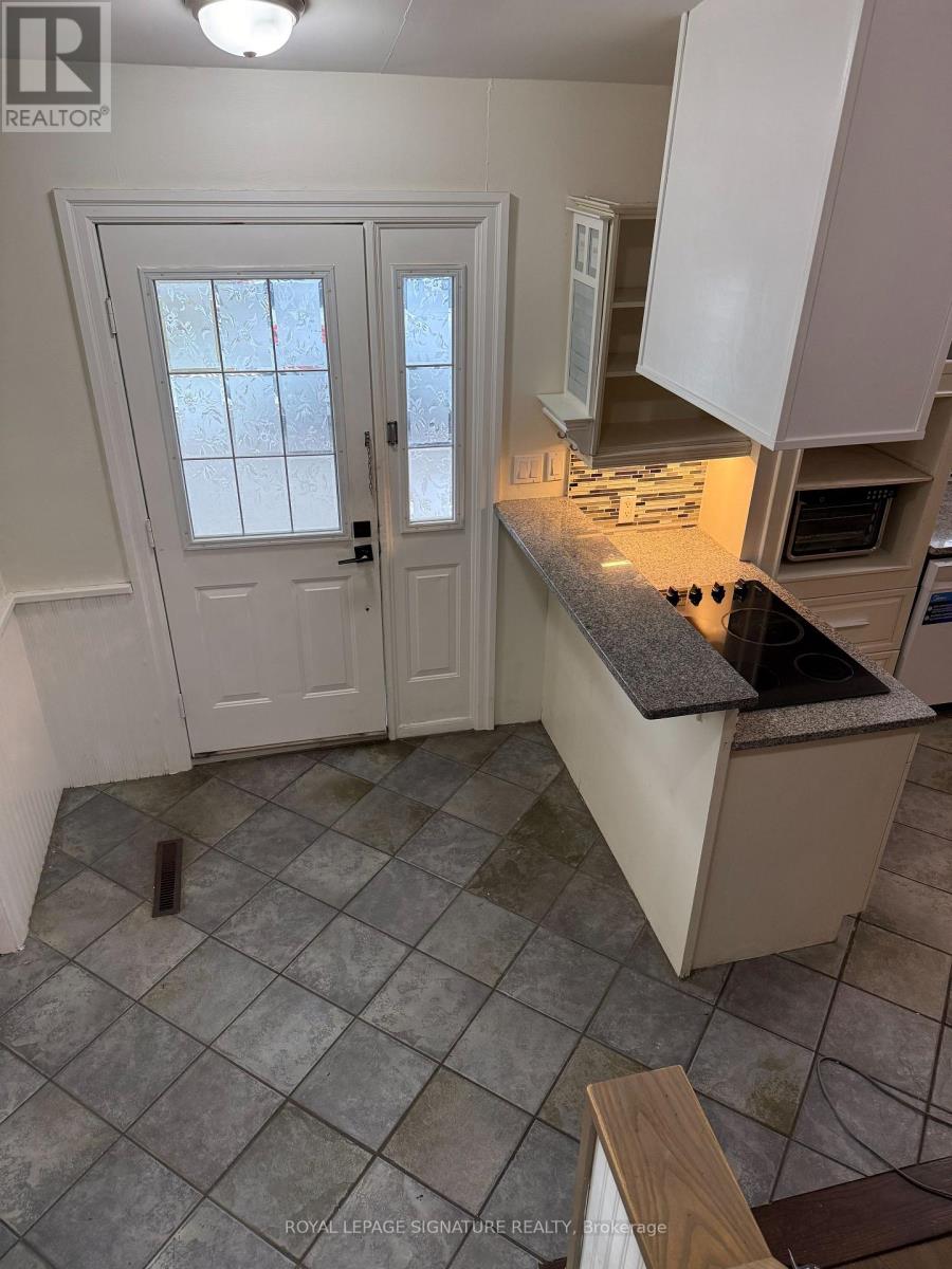 Upper - 25 Joseph Street, Mississauga, Ontario  L5M 1N8 - Photo 3 - W12593938