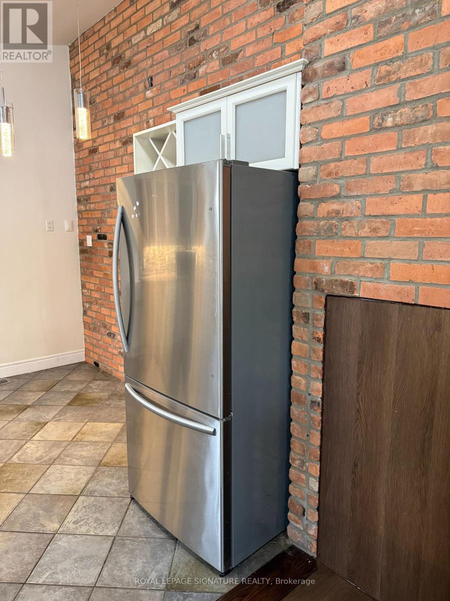 Upper - 25 Joseph Street, Mississauga, Ontario  L5M 1N8 - Photo 4 - W12593938