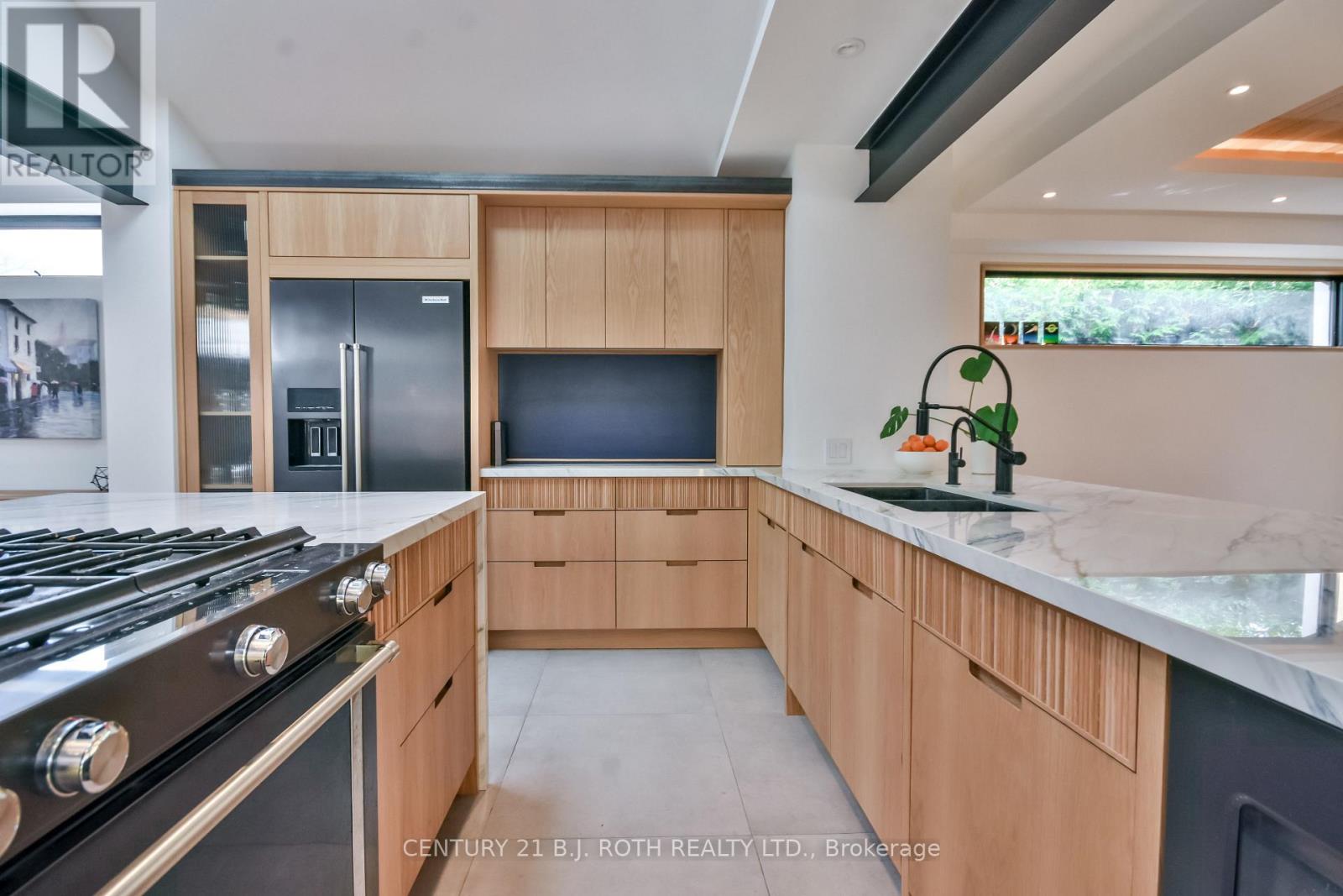 20 Weldon Street, Barrie, Ontario L4M 4J4 - Photo 12 - S12478819