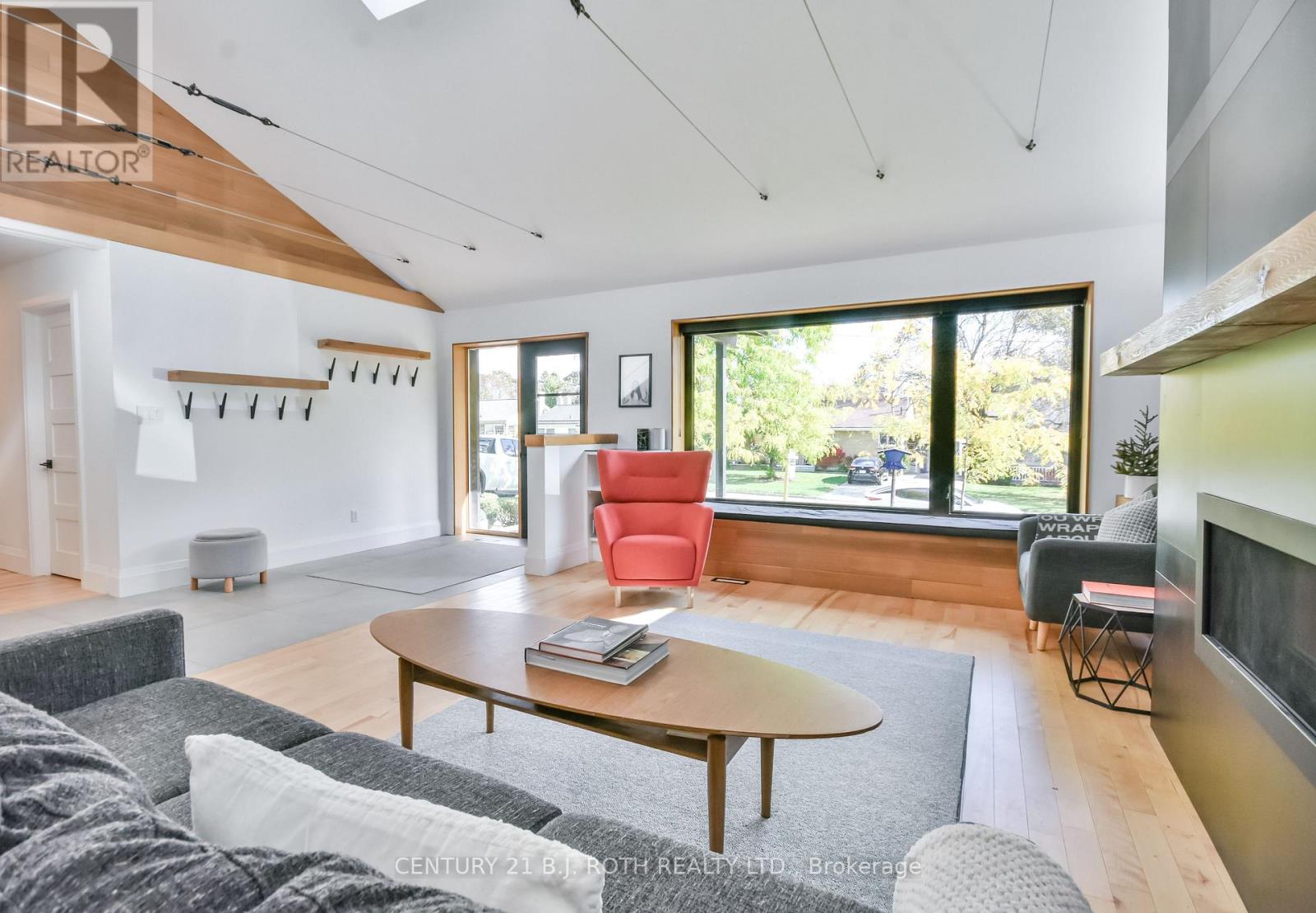 20 Weldon Street, Barrie, Ontario L4M 4J4 - Photo 7 - S12478819