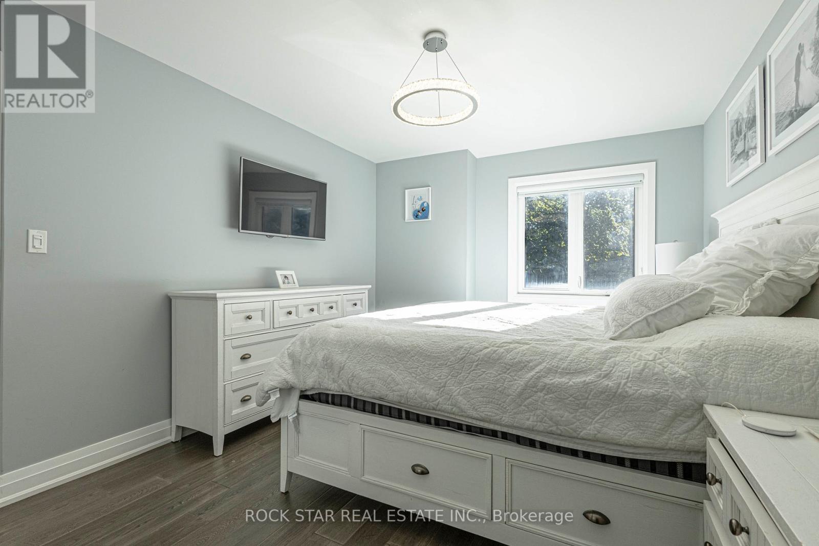 2055 Courtland Crescent, Mississauga, Ontario L4Y 1V1 - Photo 21 - W12460207