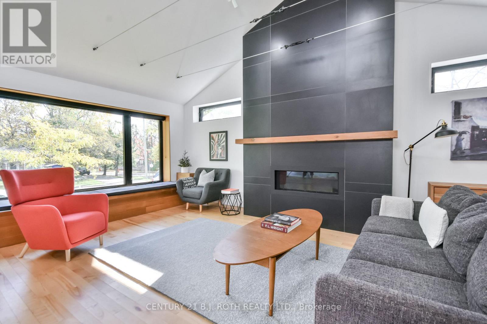 20 Weldon Street, Barrie, Ontario L4M 4J4 - Photo 4 - S12478819