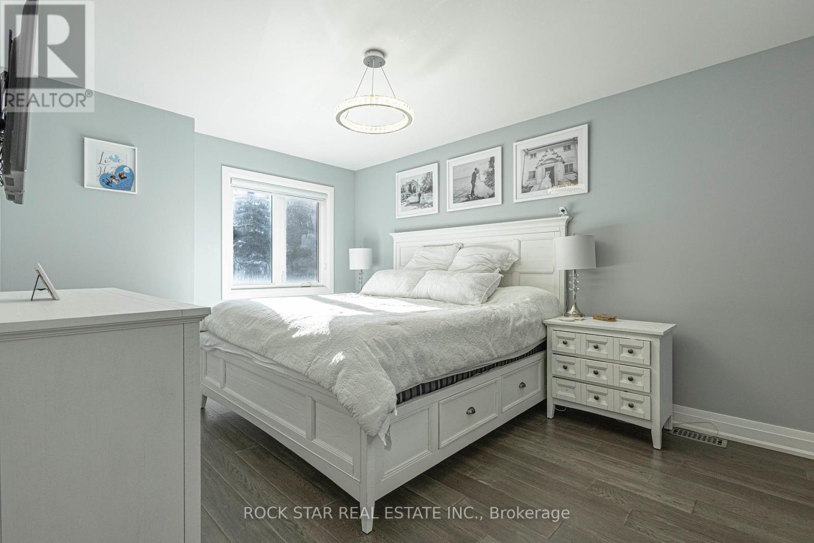 2055 Courtland Crescent, Mississauga, Ontario L4Y 1V1 - Photo 20 - W12460207