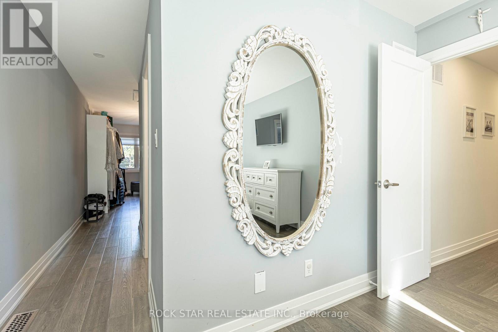 2055 Courtland Crescent, Mississauga, Ontario L4Y 1V1 - Photo 22 - W12460207