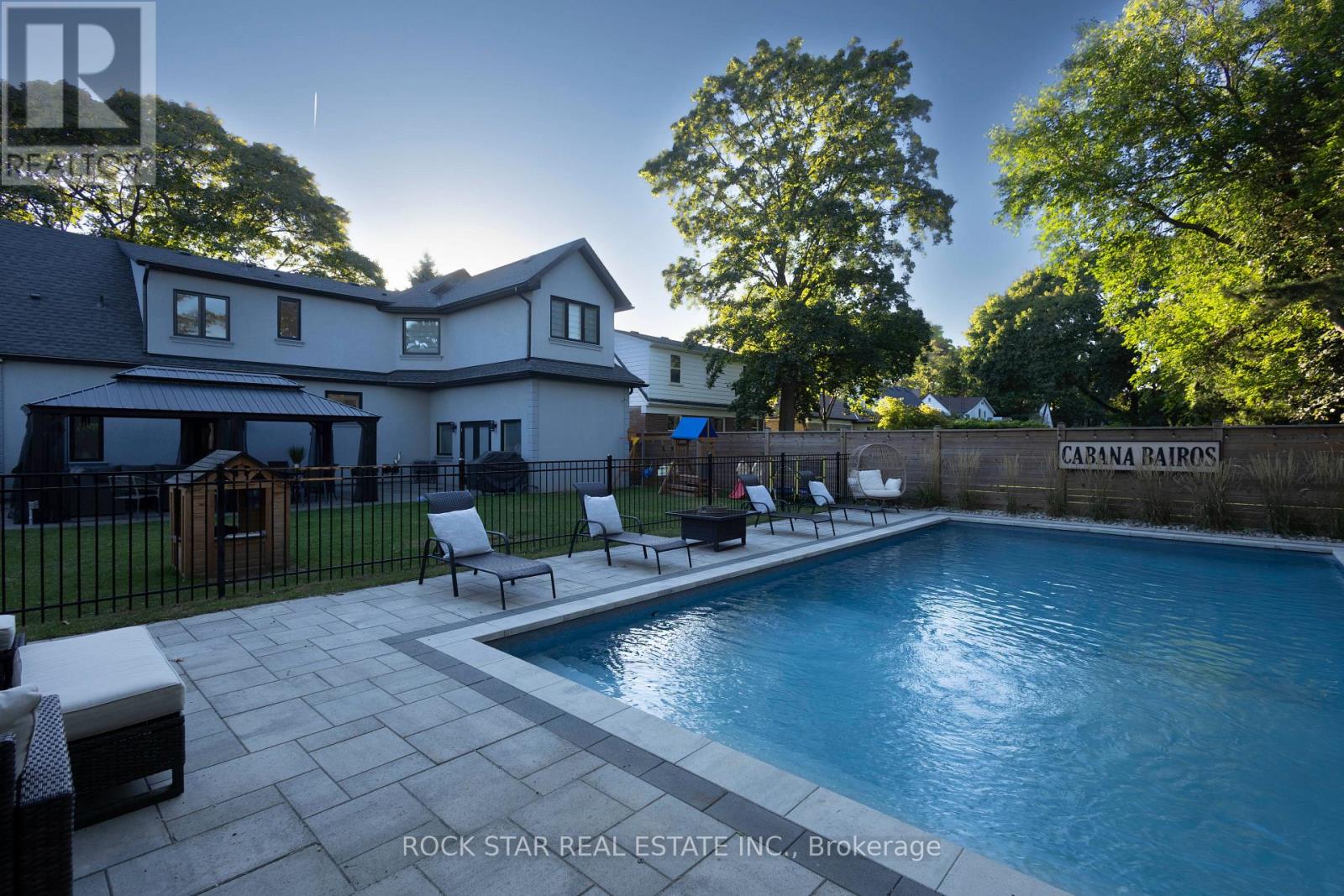 2055 Courtland Crescent, Mississauga, Ontario L4Y 1V1 - Photo 32 - W12460207