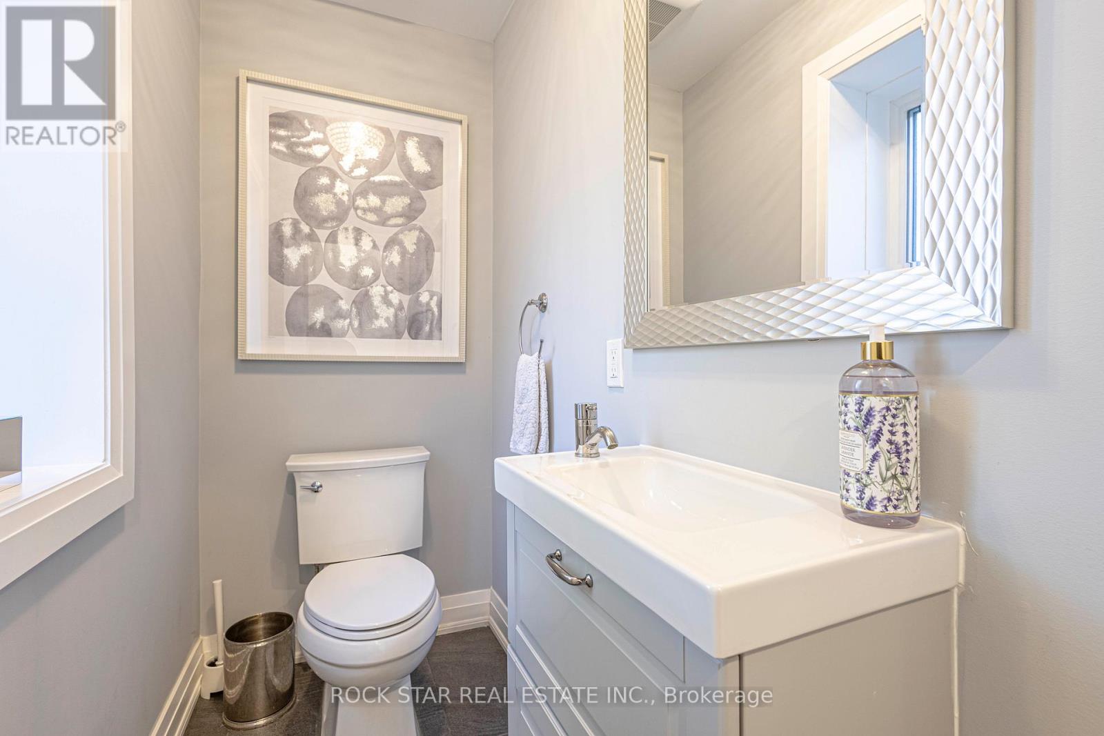 2055 Courtland Crescent, Mississauga, Ontario L4Y 1V1 - Photo 30 - W12460207