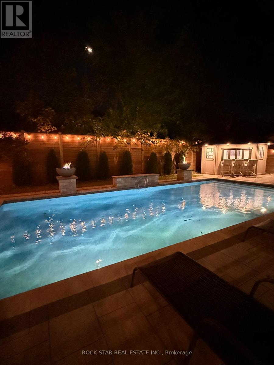 2055 Courtland Crescent, Mississauga, Ontario L4Y 1V1 - Photo 36 - W12460207