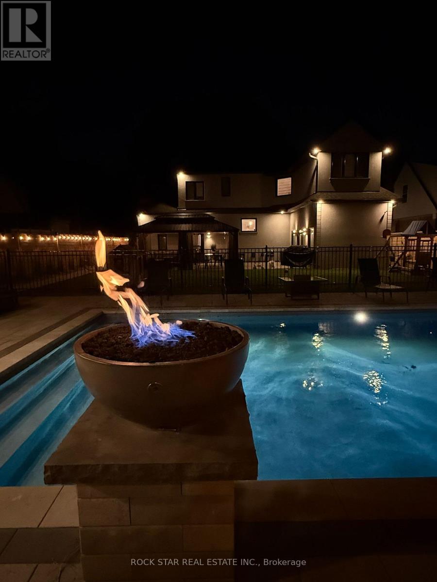 2055 Courtland Crescent, Mississauga, Ontario L4Y 1V1 - Photo 38 - W12460207