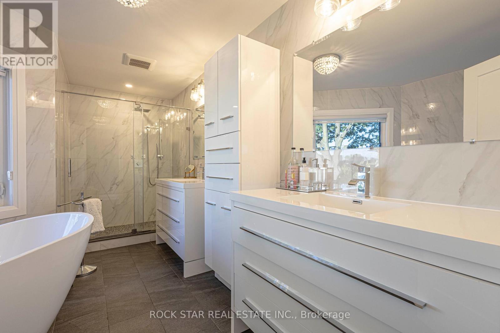 2055 Courtland Crescent, Mississauga, Ontario L4Y 1V1 - Photo 23 - W12460207