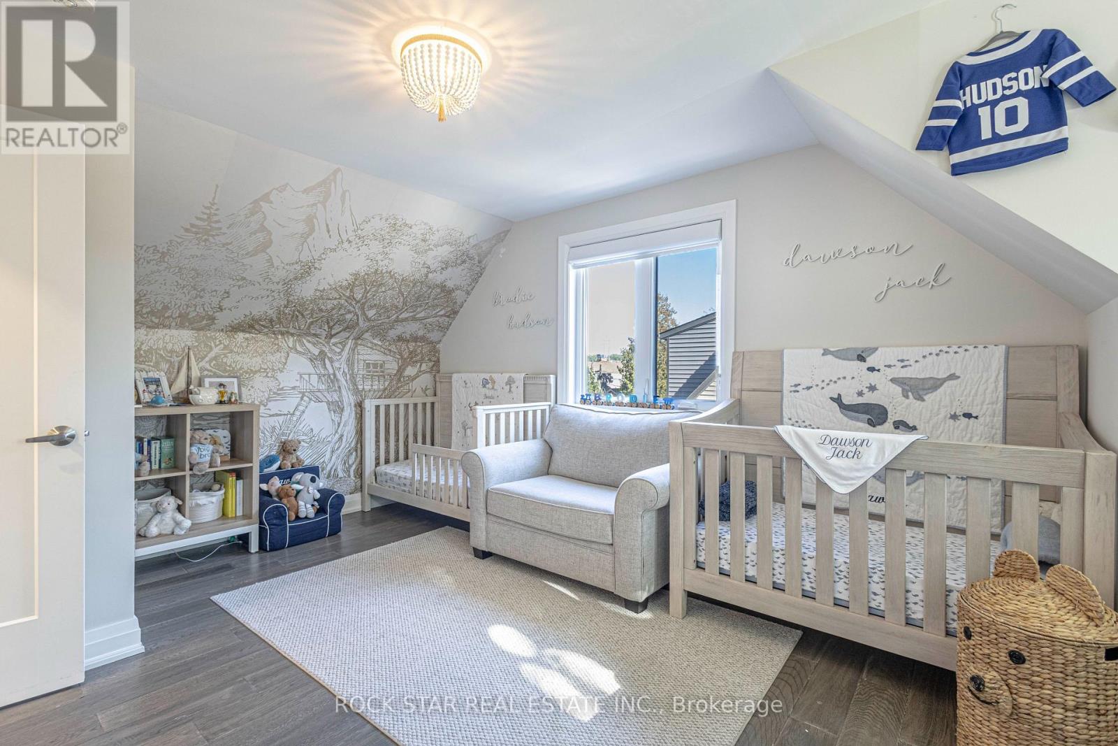 2055 Courtland Crescent, Mississauga, Ontario L4Y 1V1 - Photo 13 - W12460207