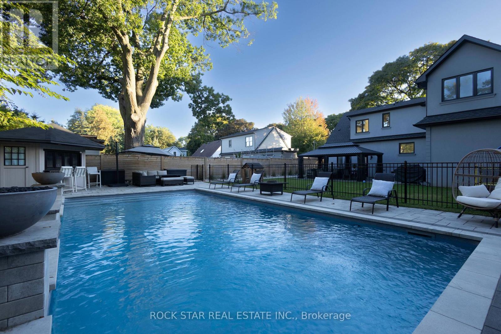 2055 COURTLAND CRESCENT, Mississauga, Ontario