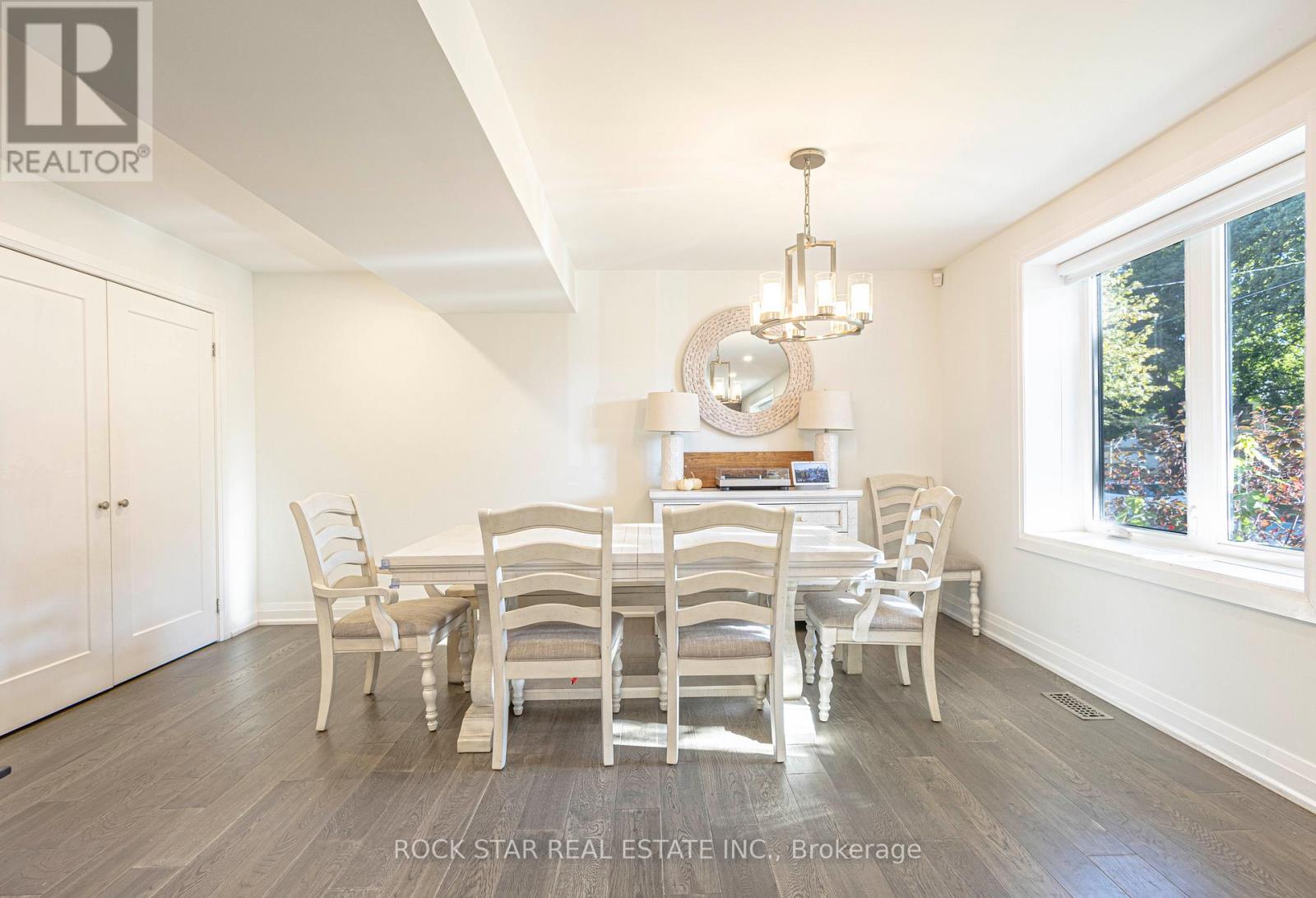 2055 Courtland Crescent, Mississauga, Ontario L4Y 1V1 - Photo 11 - W12460207