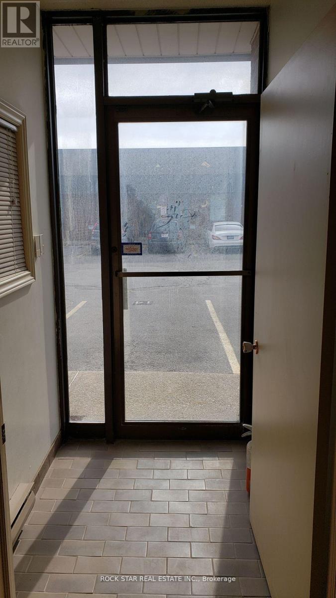 14 - 101 Toro Road, Toronto, Ontario M3J 2Z1 - Photo 2 - W12507728