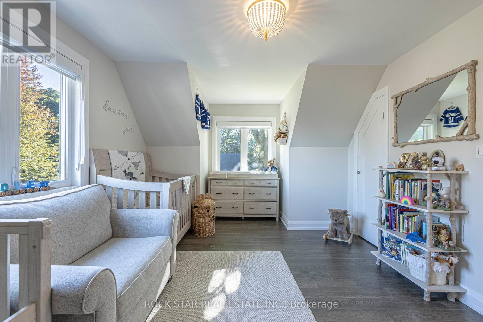 2055 Courtland Crescent, Mississauga, Ontario L4Y 1V1 - Photo 14 - W12460207