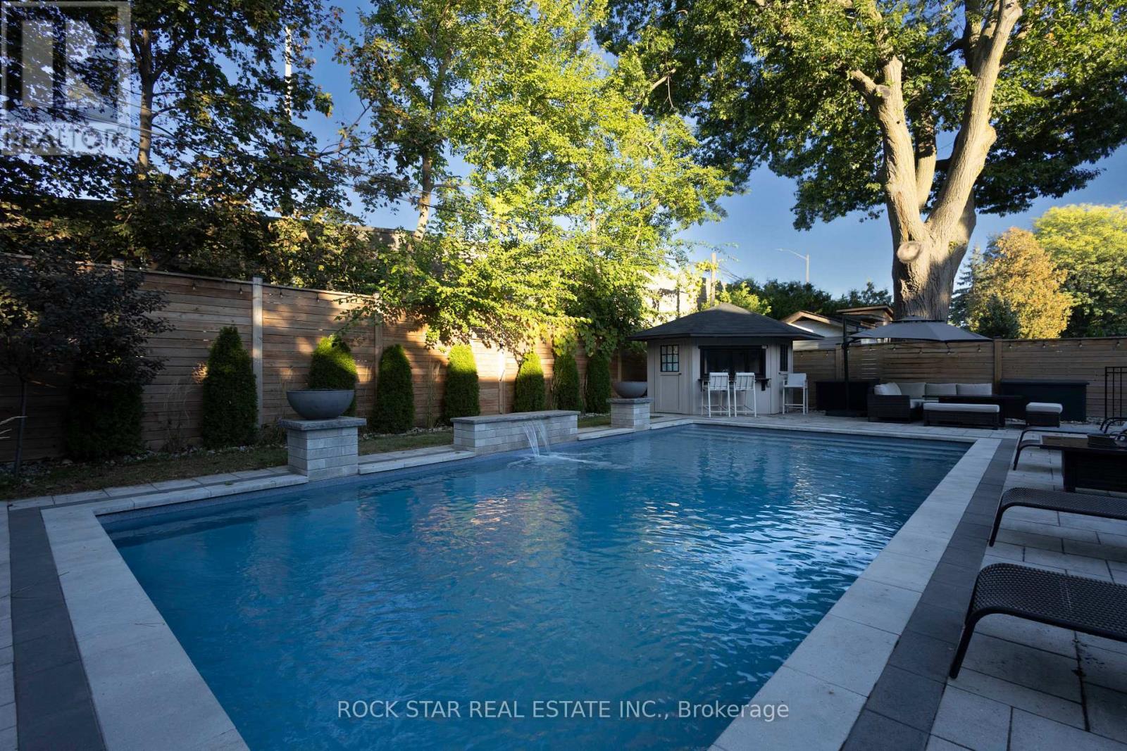 2055 Courtland Crescent, Mississauga, Ontario L4Y 1V1 - Photo 34 - W12460207