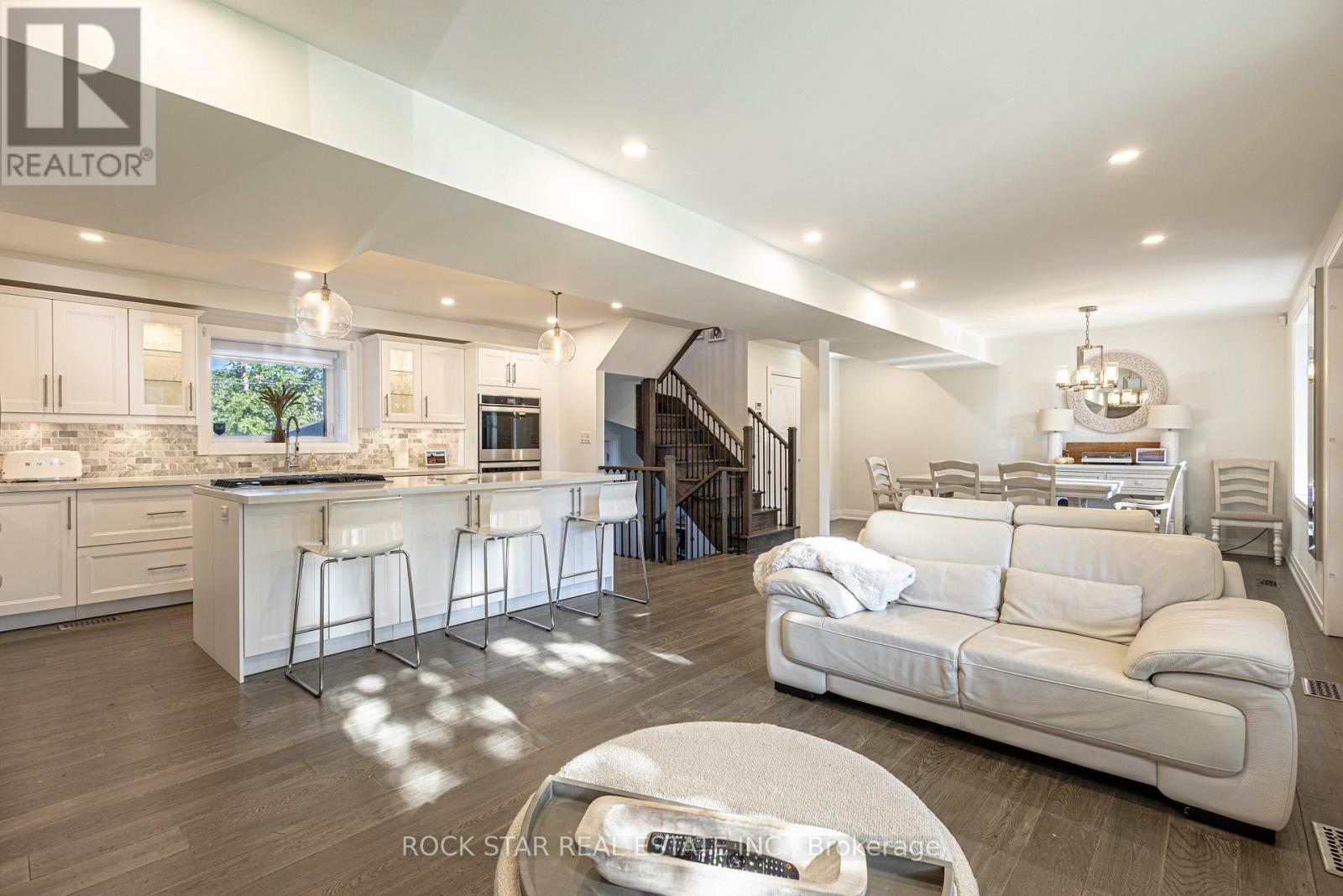 2055 Courtland Crescent, Mississauga, Ontario L4Y 1V1 - Photo 8 - W12460207