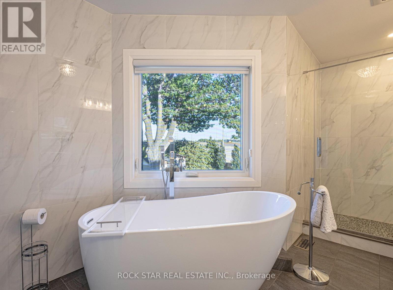 2055 Courtland Crescent, Mississauga, Ontario L4Y 1V1 - Photo 25 - W12460207