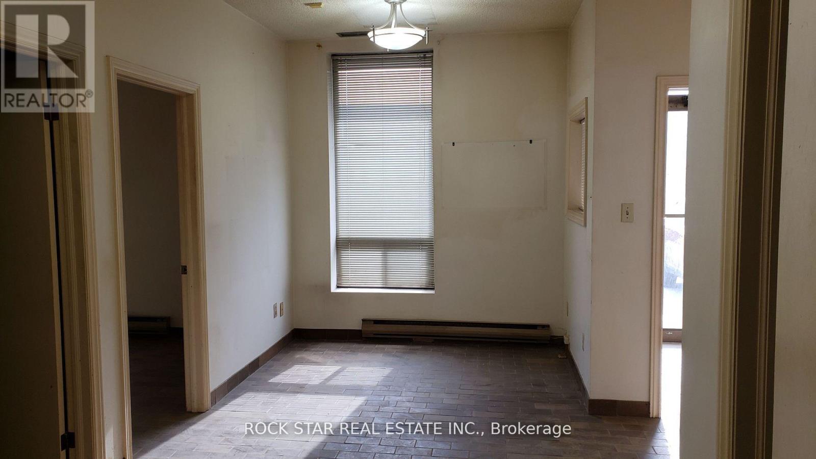 14 - 101 Toro Road, Toronto, Ontario M3J 2Z1 - Photo 3 - W12507728