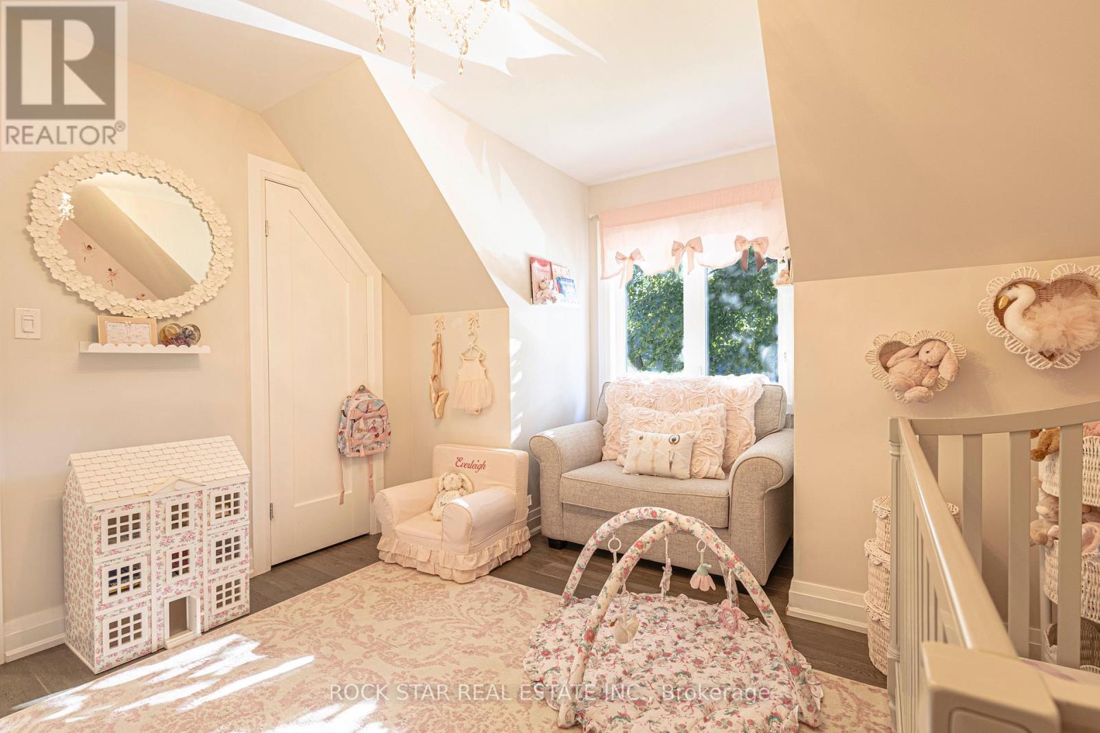 2055 Courtland Crescent, Mississauga, Ontario L4Y 1V1 - Photo 18 - W12460207