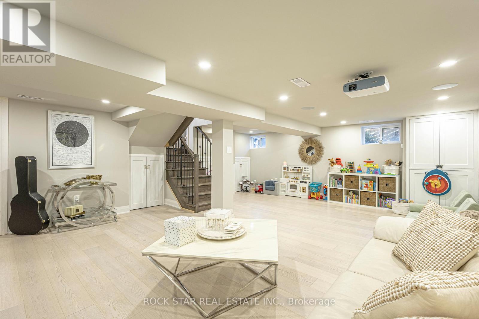 2055 Courtland Crescent, Mississauga, Ontario L4Y 1V1 - Photo 27 - W12460207