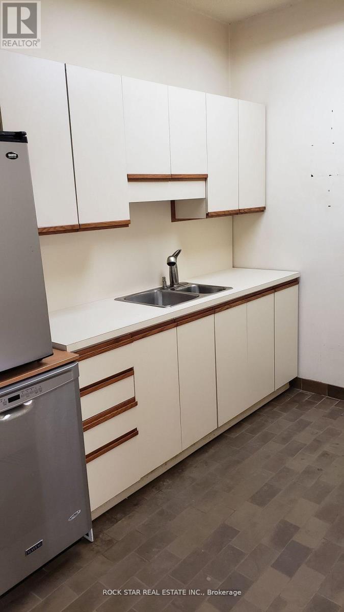 14 - 101 Toro Road, Toronto, Ontario M3J 2Z1 - Photo 4 - W12507728