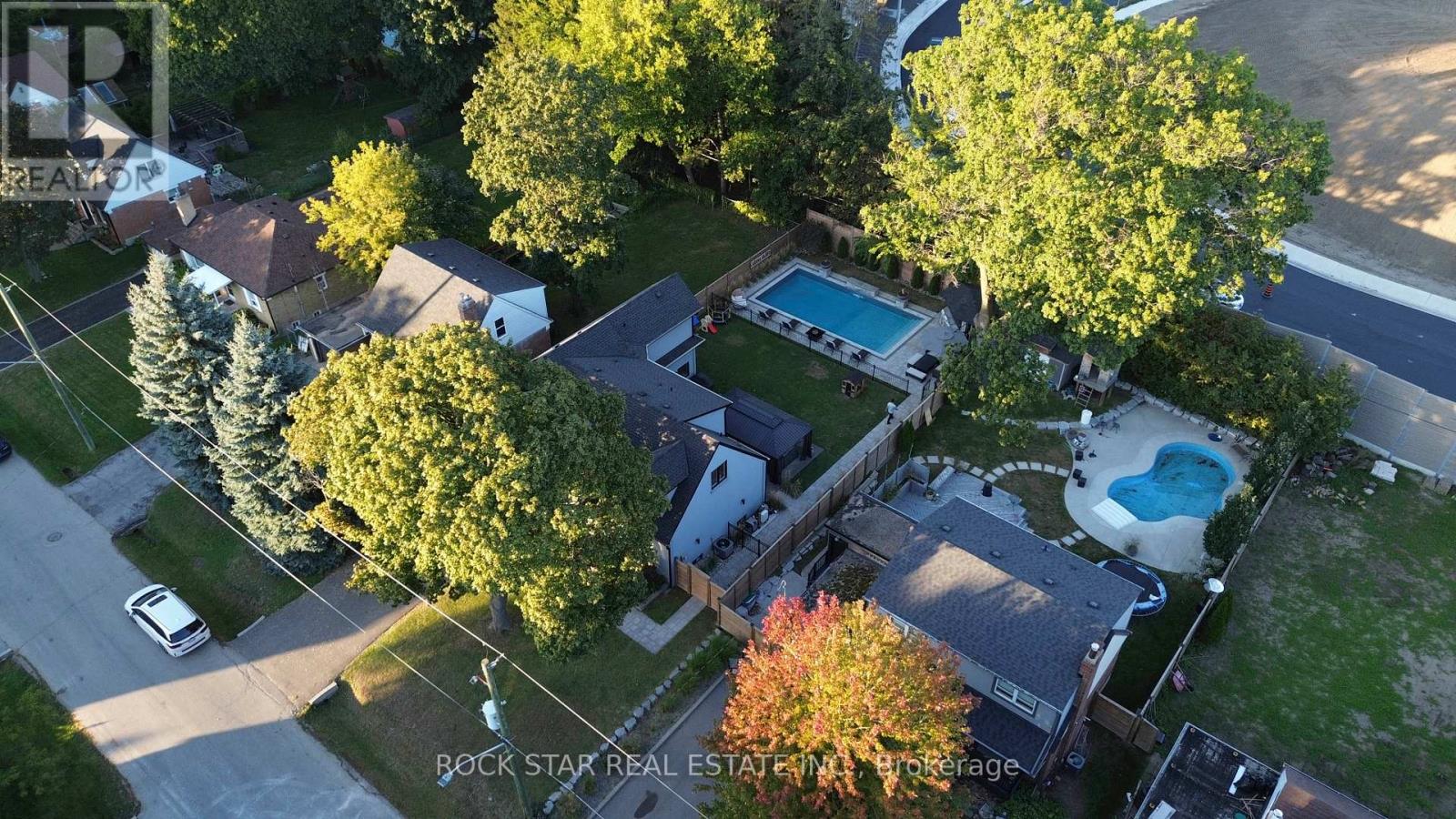 2055 Courtland Crescent, Mississauga, Ontario L4Y 1V1 - Photo 42 - W12460207