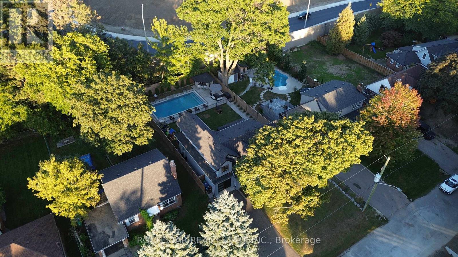 2055 Courtland Crescent, Mississauga, Ontario L4Y 1V1 - Photo 43 - W12460207