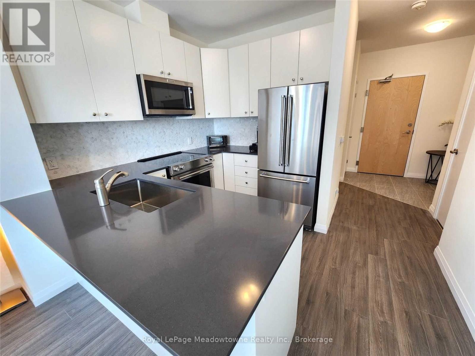 1605 - 104 Garment Street, Kitchener, Ontario  N2G 0C8 - Photo 2 - X12375782