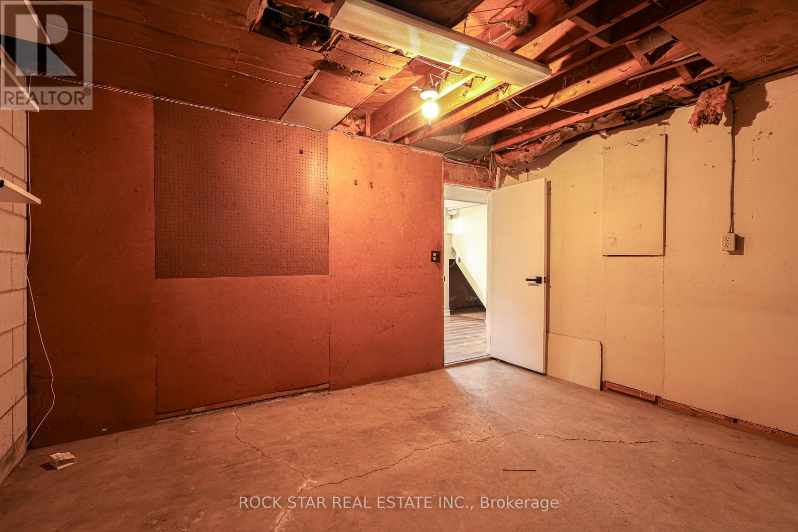 39 Carousel Avenue, Hamilton, Ontario L9A 4L7 - Photo 27 - X12563894