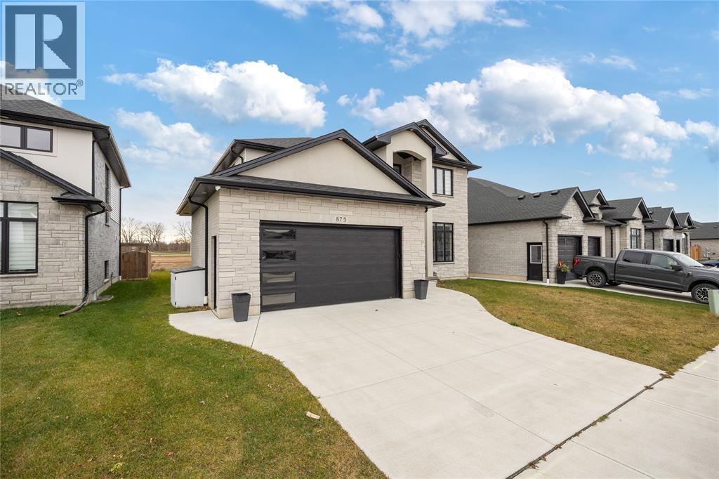 875 Magnolia Lane, Sarnia, Ontario N7S 0G3 - Photo 2 - 25029462